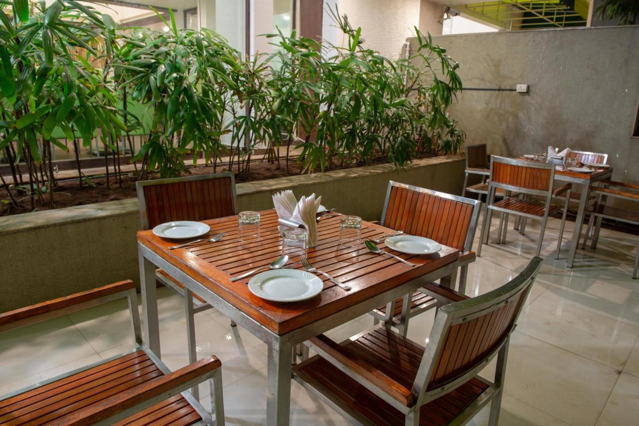 Monarch Montvert Pune Exterior foto