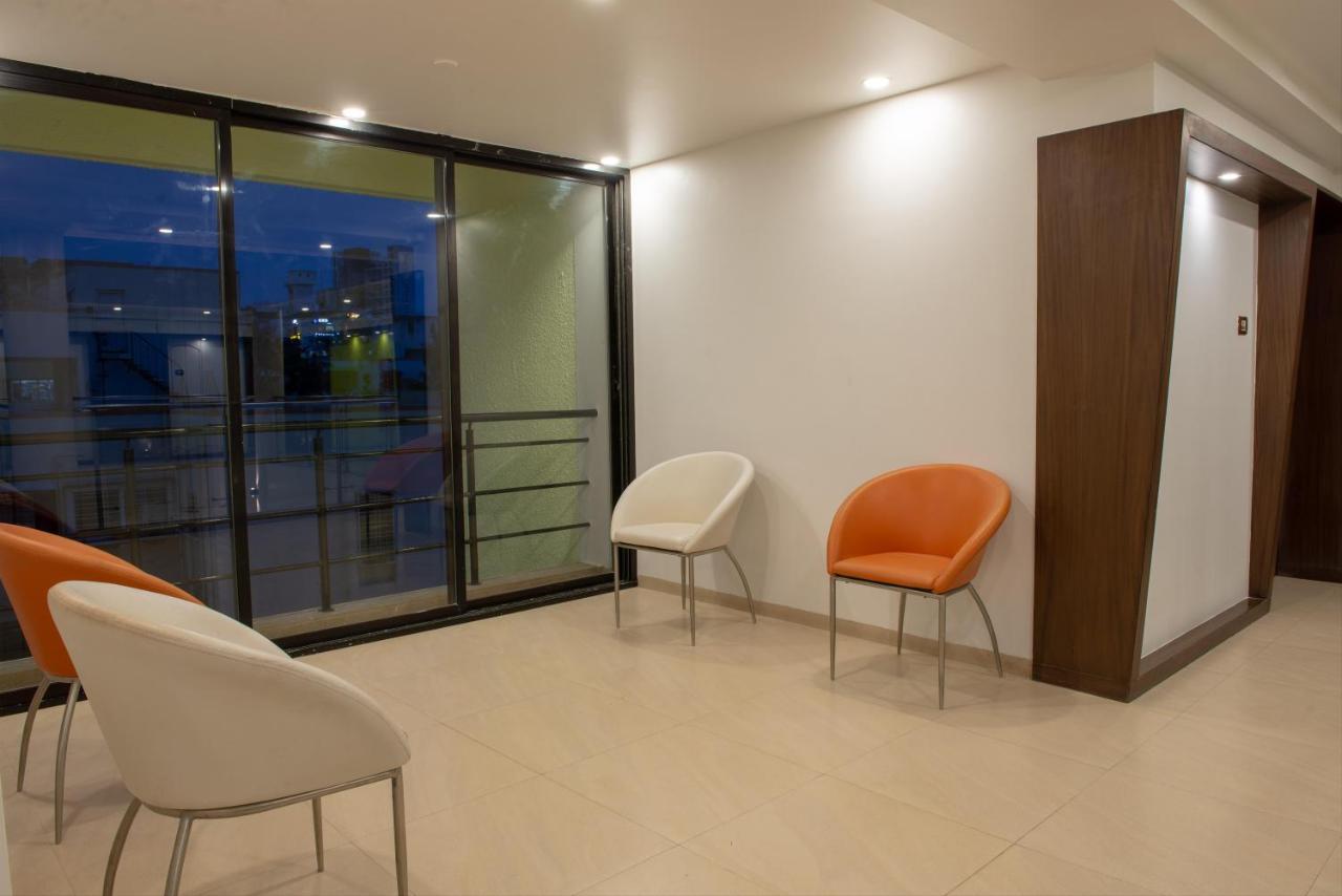 Monarch Montvert Pune Exterior foto