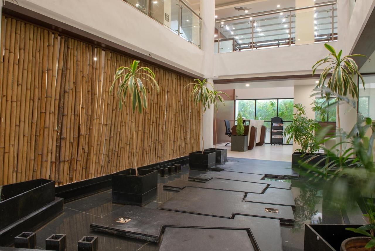 Monarch Montvert Pune Exterior foto
