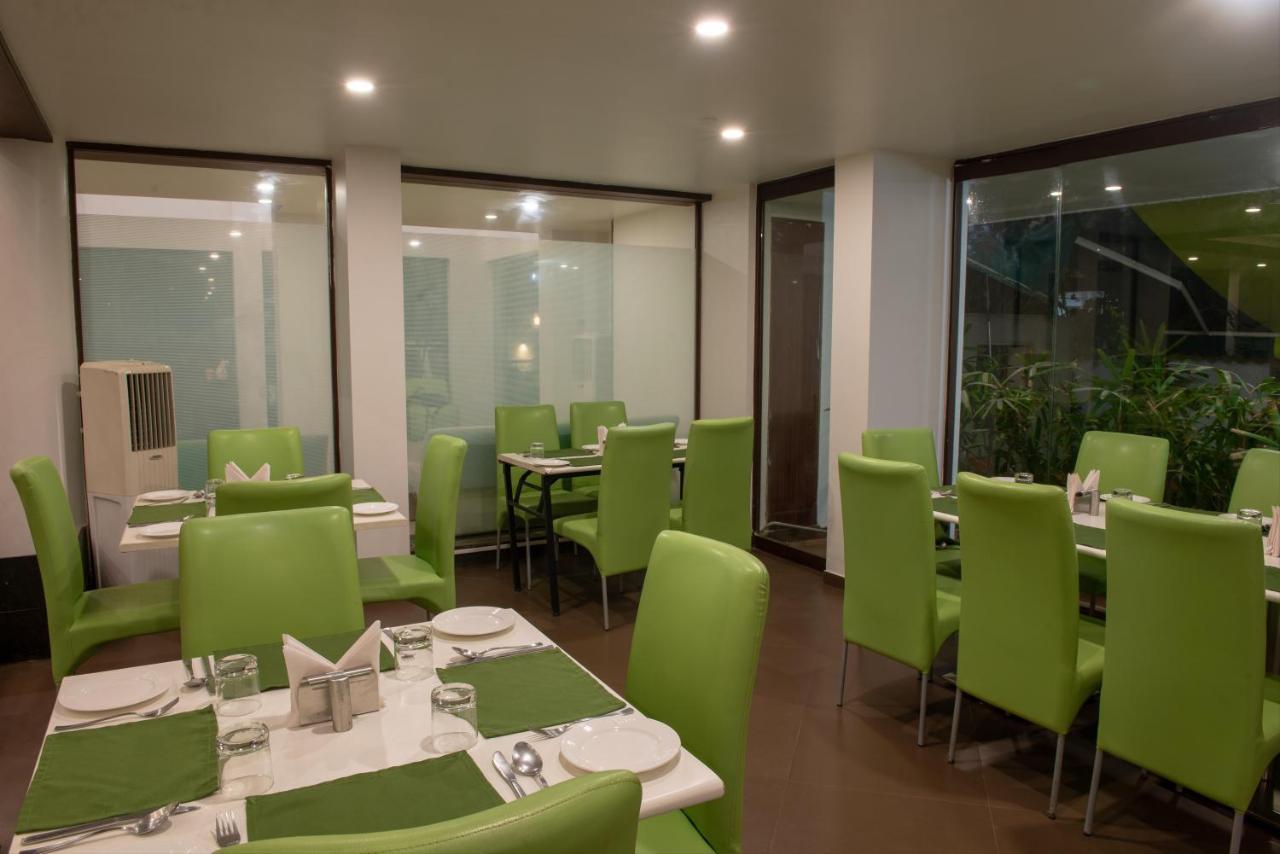 Monarch Montvert Pune Exterior foto