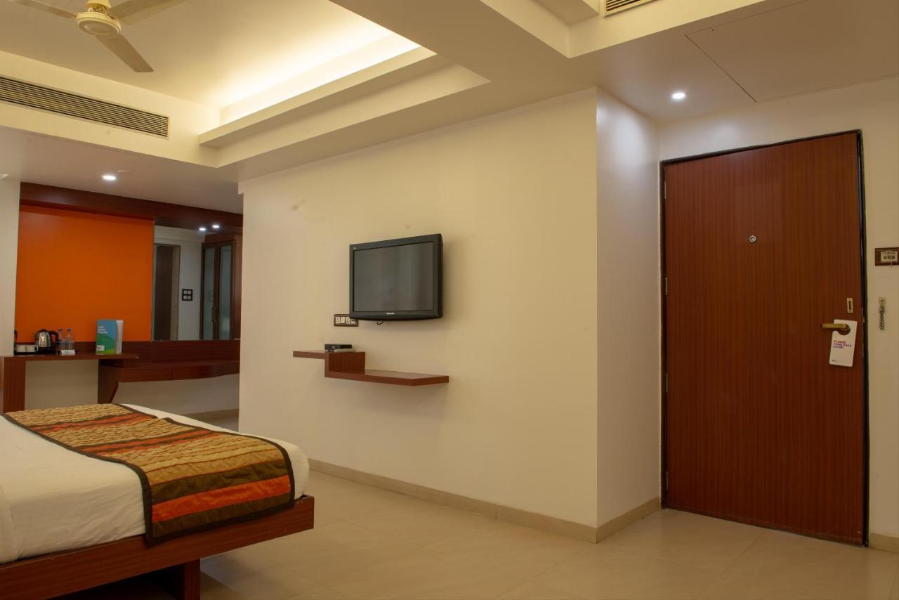 Monarch Montvert Pune Exterior foto